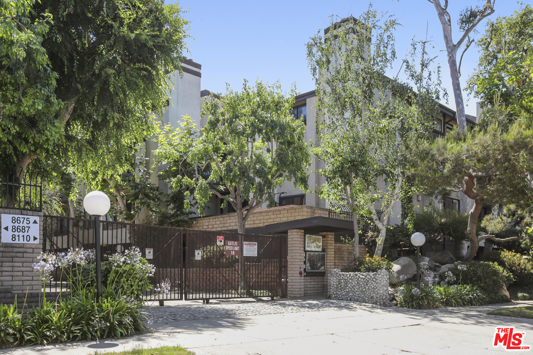8110 Manitoba Street, Unit 104 Playa del Rey, CA 90293 - Photo 15 of 17 a front view of a house