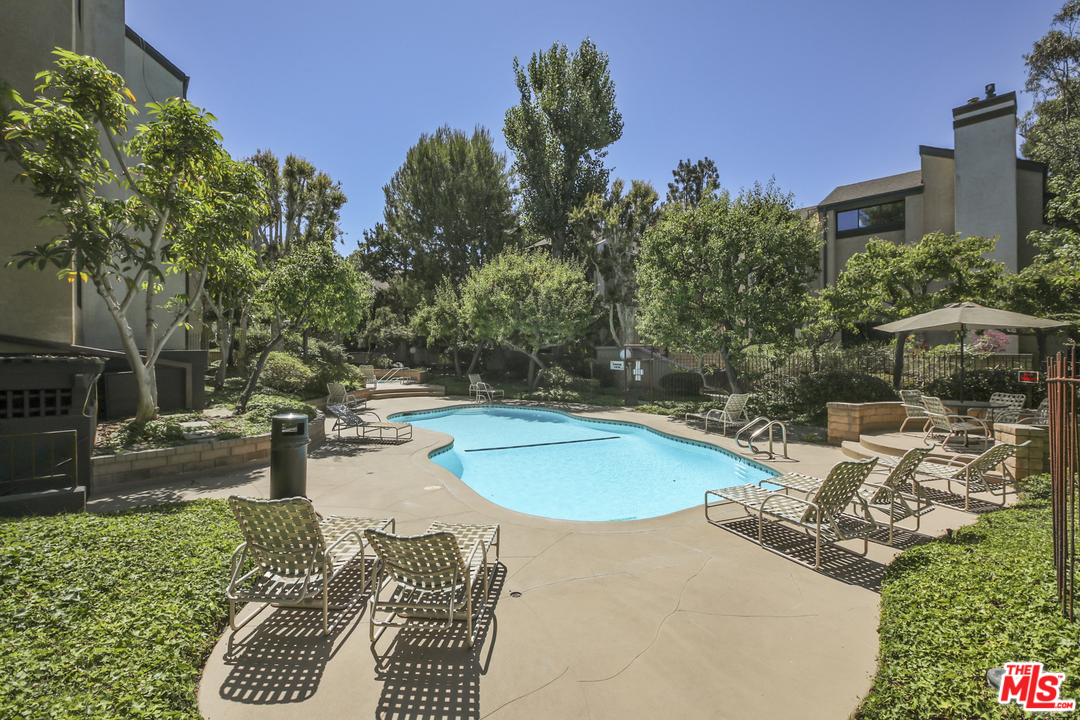8110 Manitoba Street, Unit 104 Playa del Rey, CA 90293 - Photo 16 of 17 a view of a swimming pool with a yard