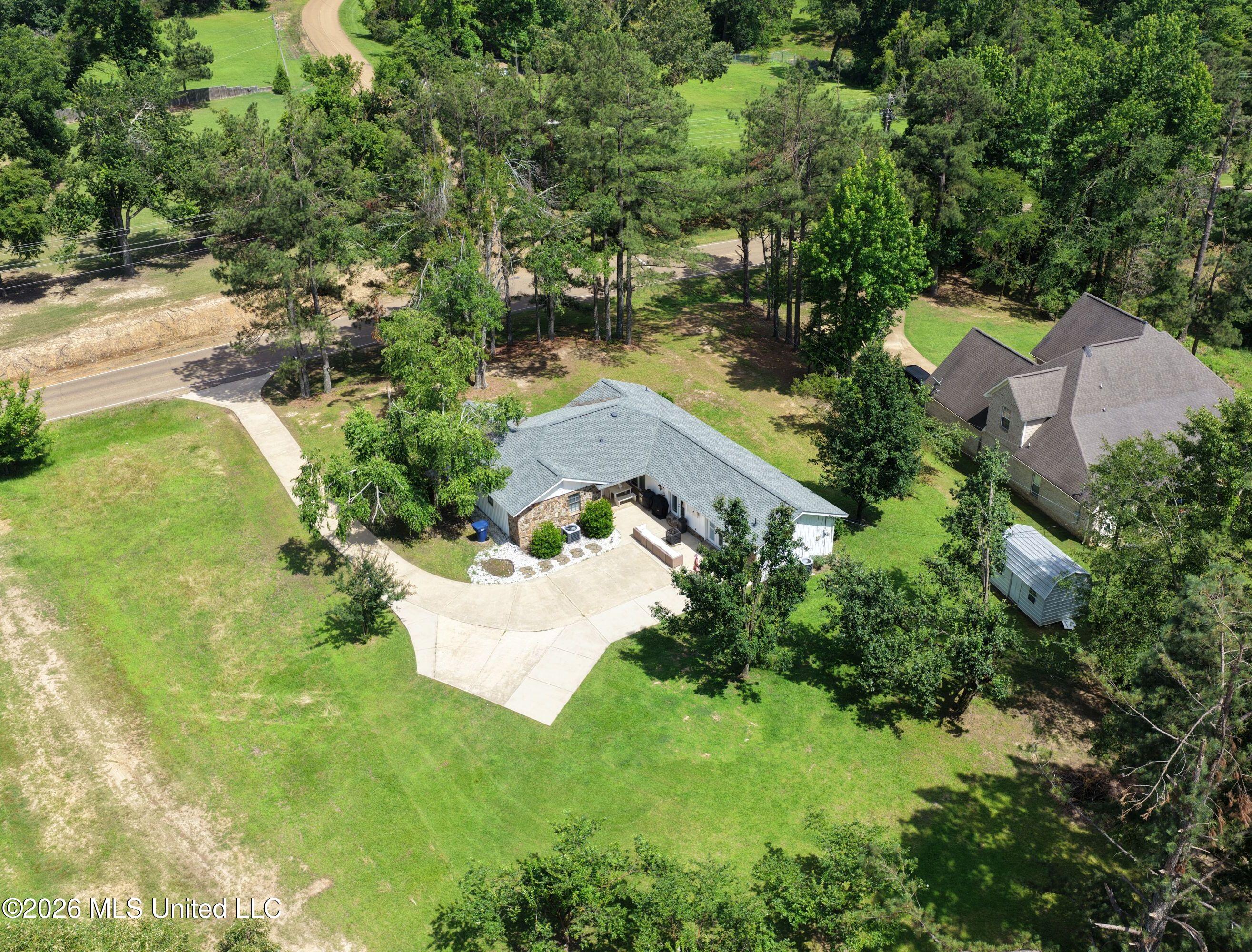 415 Woodland Road Batesville, MS 38606 - Photo 9 of 120 2rlawk1.4