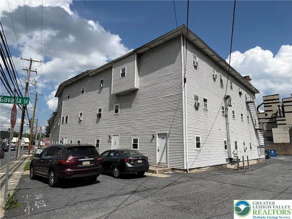 $1,295 | 5210 Main Street, Unit 208, Whitehall, PA 18052