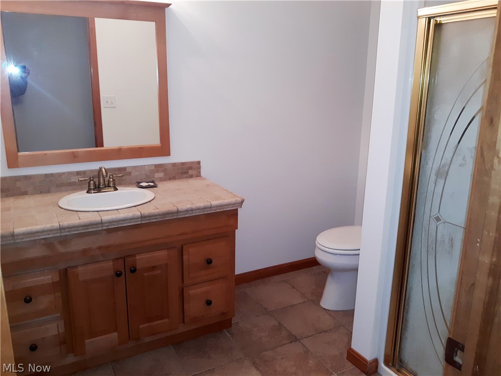 17506 Madison Road Middlefield, OH 44062 - Photo 19 of 35 Guest bath