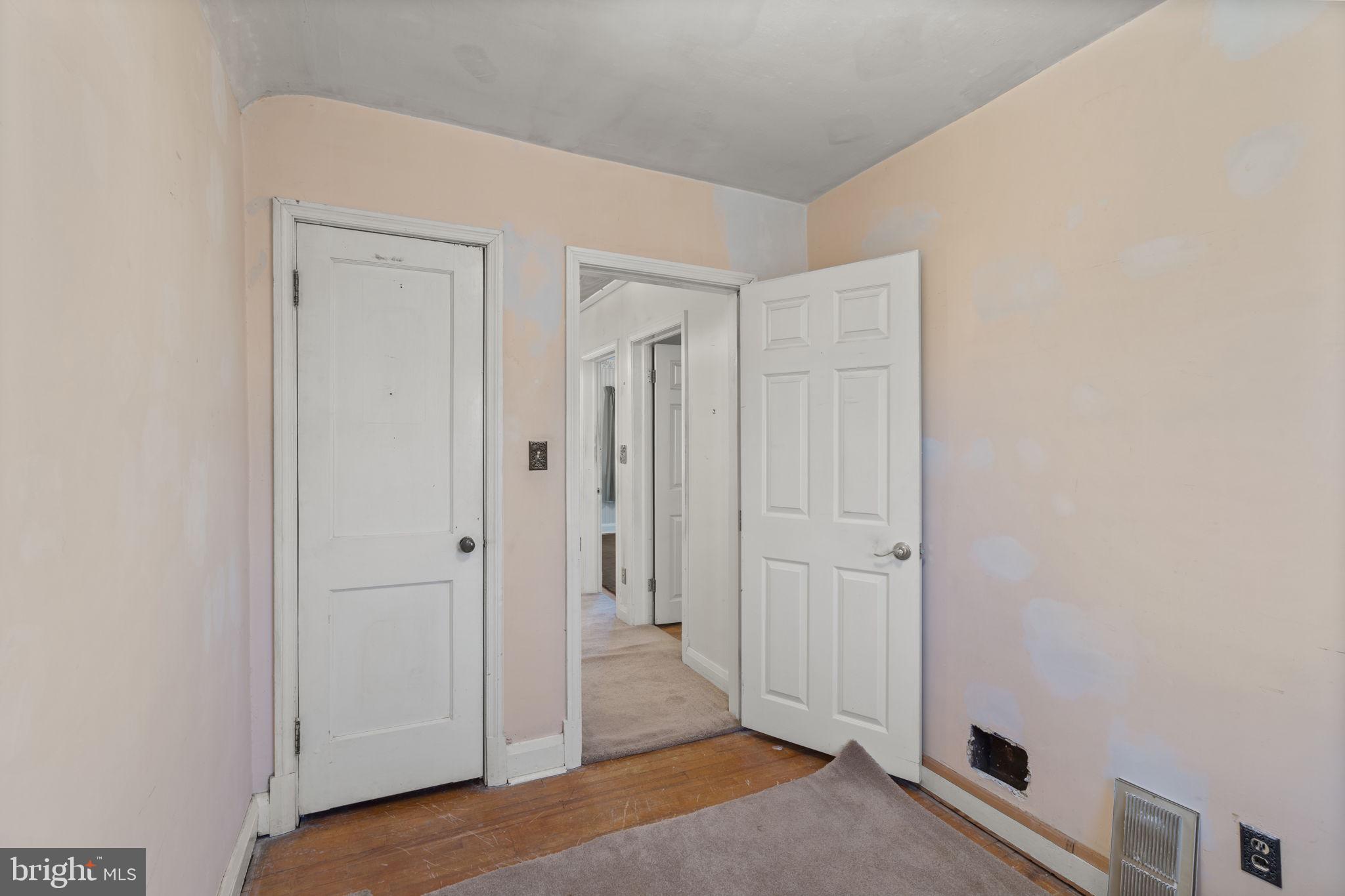 1870 Yakona Road Baltimore, MD 21234 - Photo 19 of 31 a view of a livingroom with wooden floor
