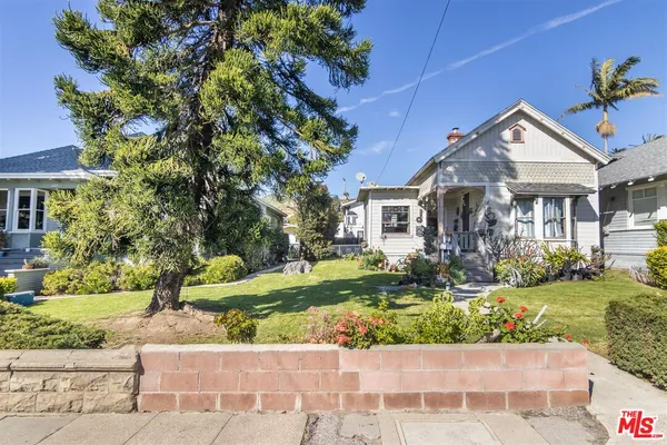 $3,250,000 | 1053-1065 East Santa Clara Street, Ventura, CA 93001