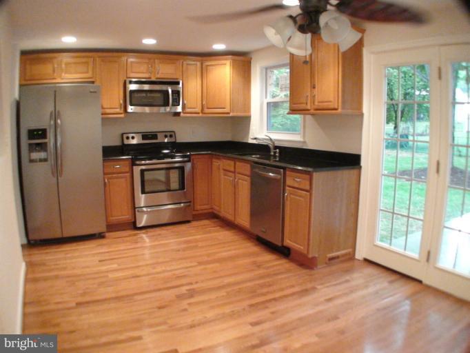 3604 Applecross Way Clinton, MD 20735 - Photo 5 of 30 Kitchen