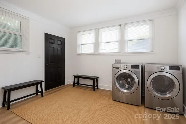 a view of livingroom with washer and dryer