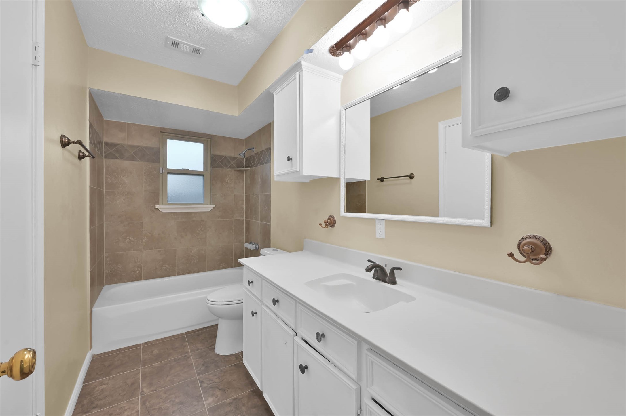 11080 Donna Conroe, TX 77306 - Photo 34 of 50 Downstairs bath