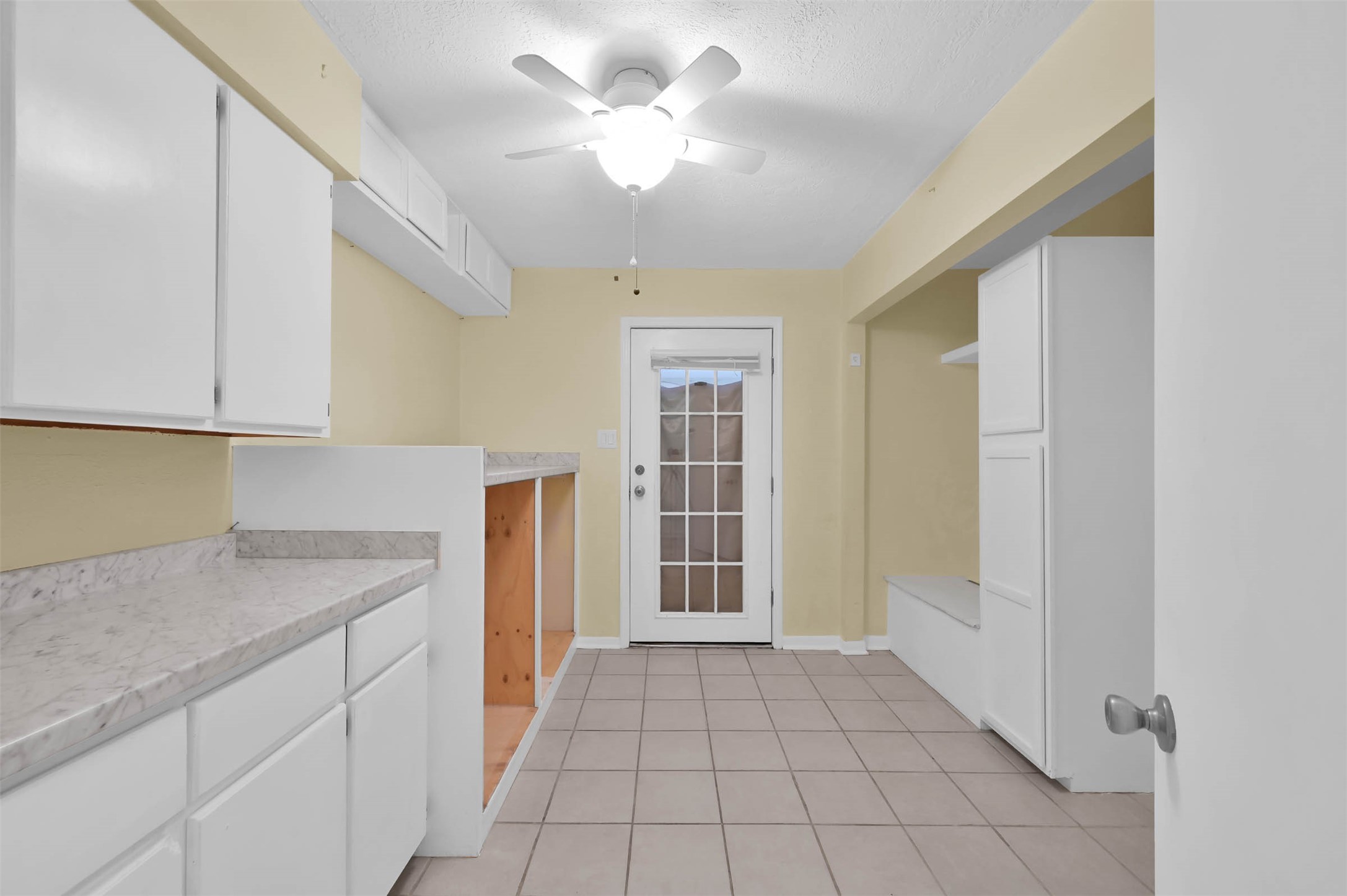 11080 Donna Conroe, TX 77306 - Photo 37 of 50 Laundry/MUD room!