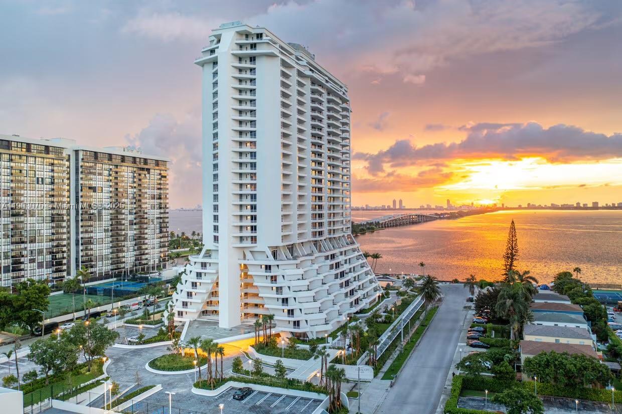 555 Northeast 34th Street, Unit PH3 Miami, FL 33137 - Photo 43 of 51 a view of a city with tall buildings