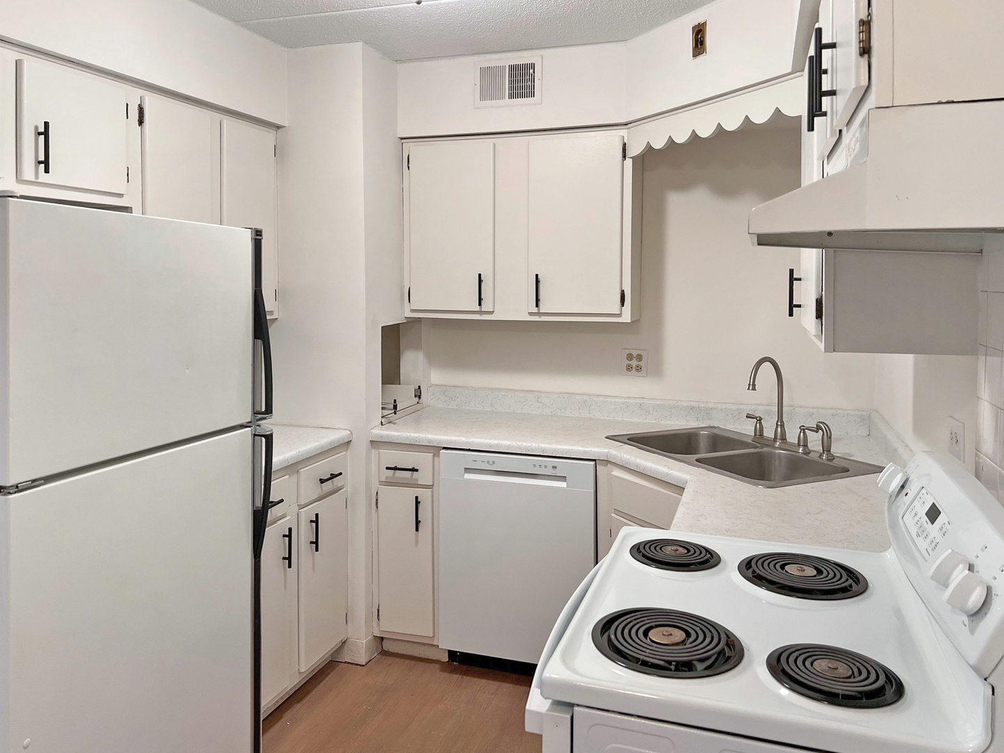 550 Timber Ridge Drive, Unit 203B Carol Stream, IL 60188 - Photo 5 of 18