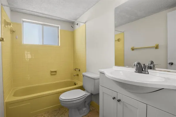 $169,500 | 2131 Lakeview Drive, Unit 904, Sebring, FL 33870