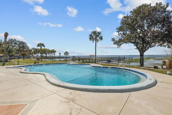 $169,500 | 2131 Lakeview Drive, Unit 904, Sebring, FL 33870