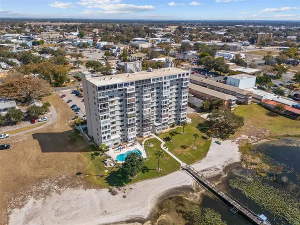 $169,500 | 2131 Lakeview Drive, Unit 904, Sebring, FL 33870