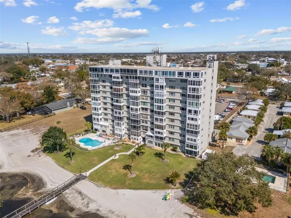 $169,500 | 2131 Lakeview Drive, Unit 904, Sebring, FL 33870