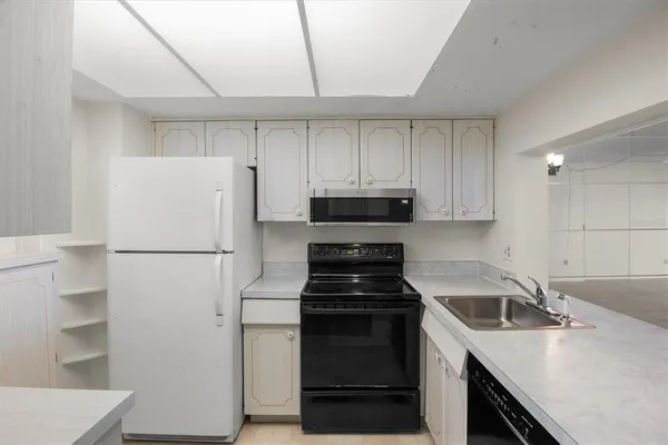 $169,500 | 2131 Lakeview Drive, Unit 904, Sebring, FL 33870