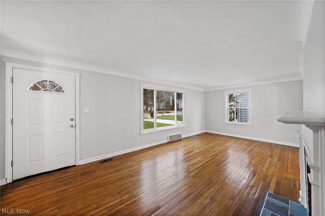 5016 Anderson Road Cleveland, OH 44124 - Photo 6 of 35