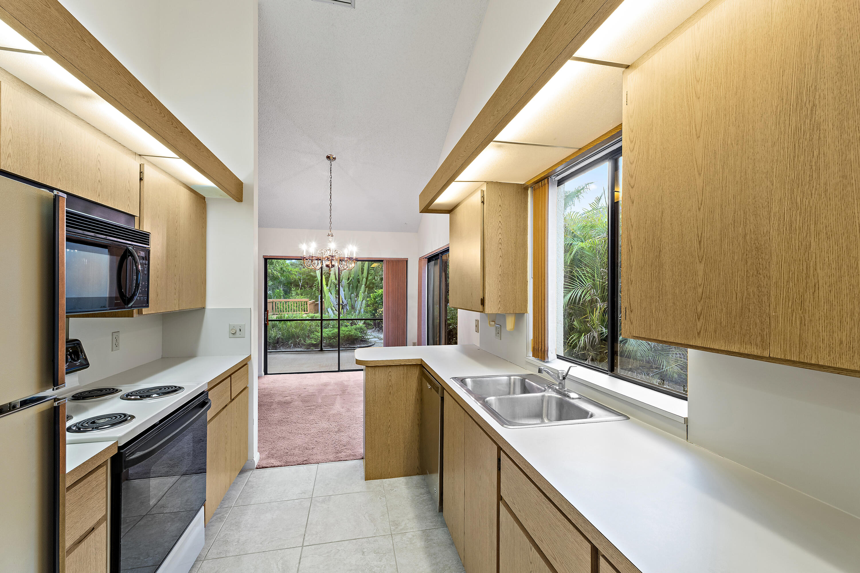 348 River Edge Road Jupiter, FL 33477 - Photo 10 of 30 090-348RiverEdgeRd-Jupiter-FULL