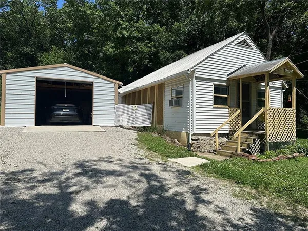 $130,000 | 2332 Park Lane, Oak Grove, MO 64075