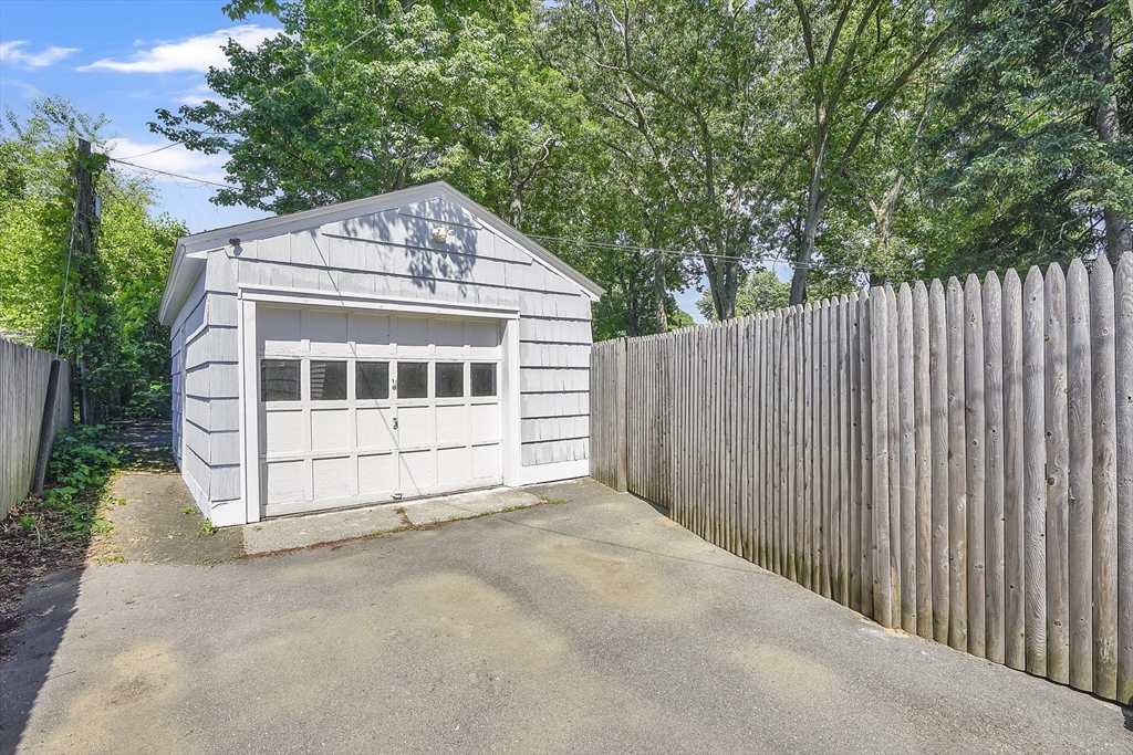 267 Connecticut Avenue Springfield, MA 01104 - Photo 39 of 41