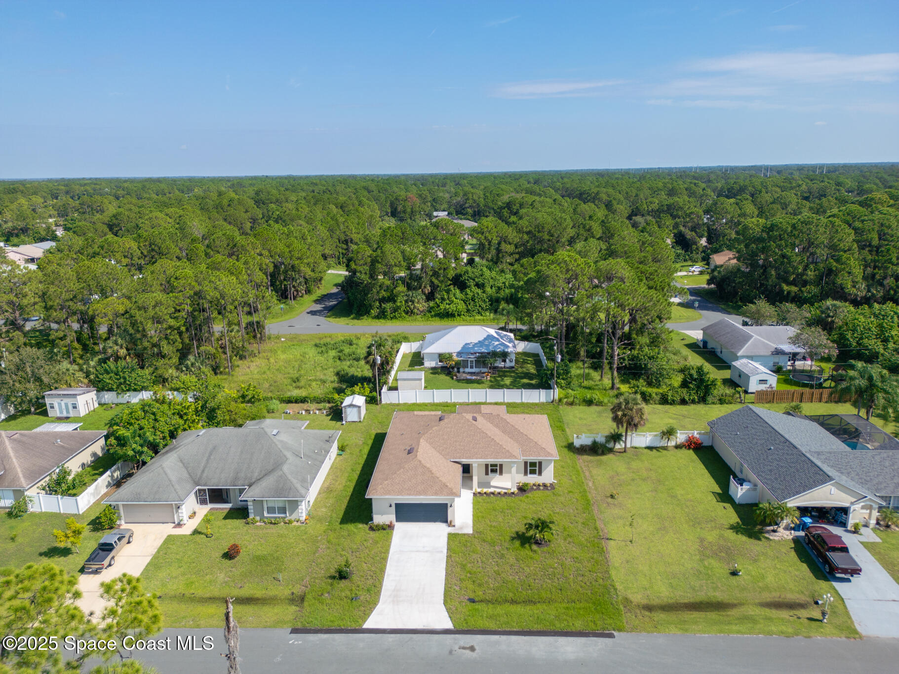 an aerial view of a house with yard swimming pool and outdoor seating