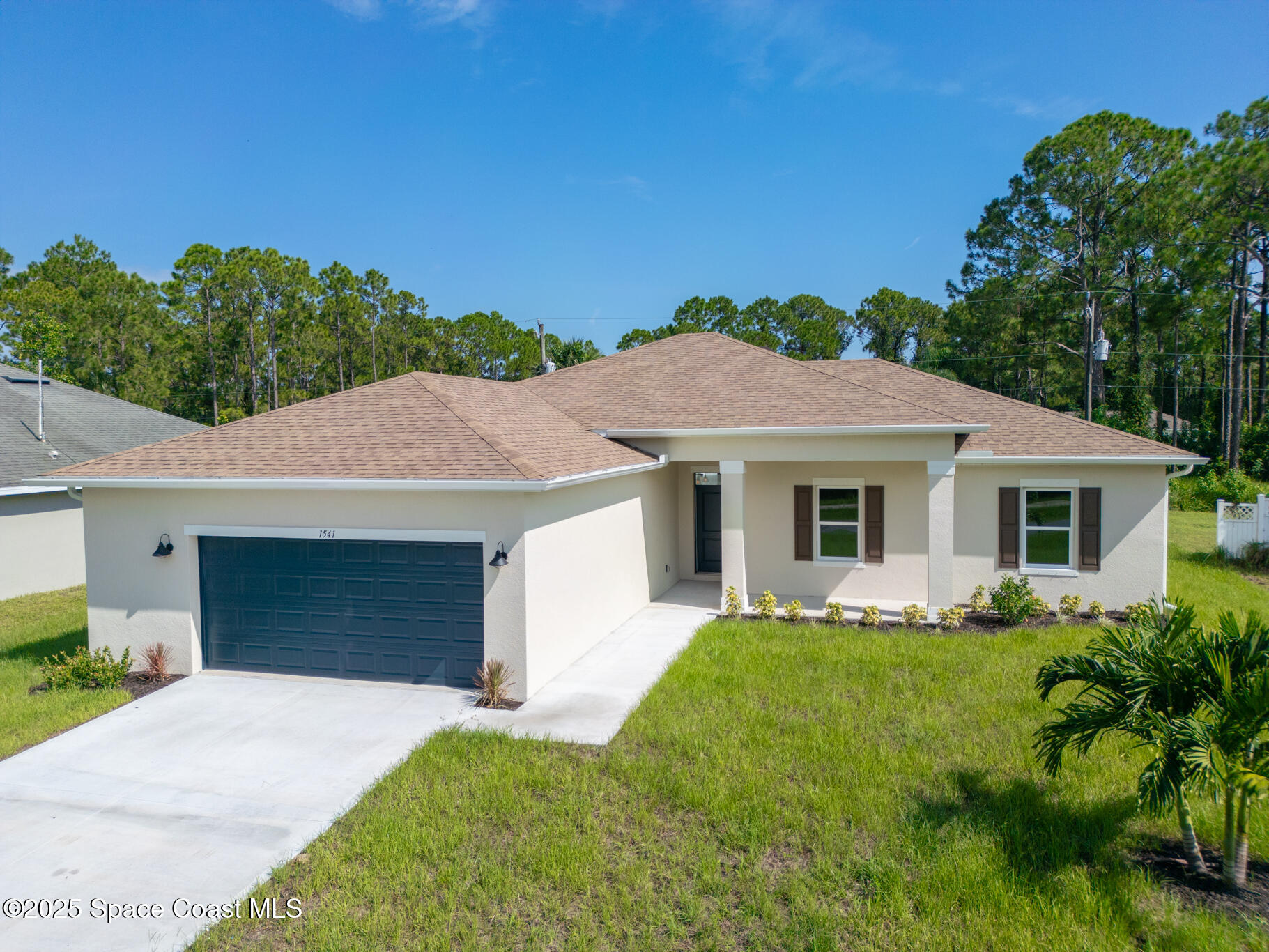 1541 Madison Road Northwest Palm Bay, FL 32907 - Photo 4 of 62 a front view of house with yard and green space