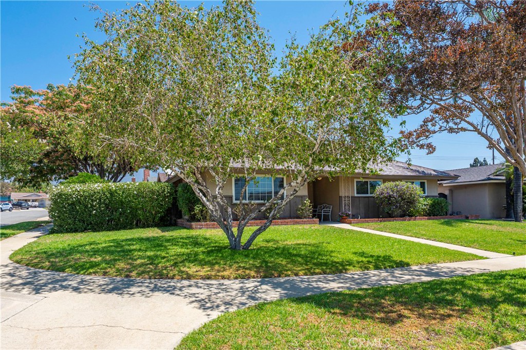 8630 Holly Street Rancho Cucamonga, CA 91701 - Photo 4 of 50