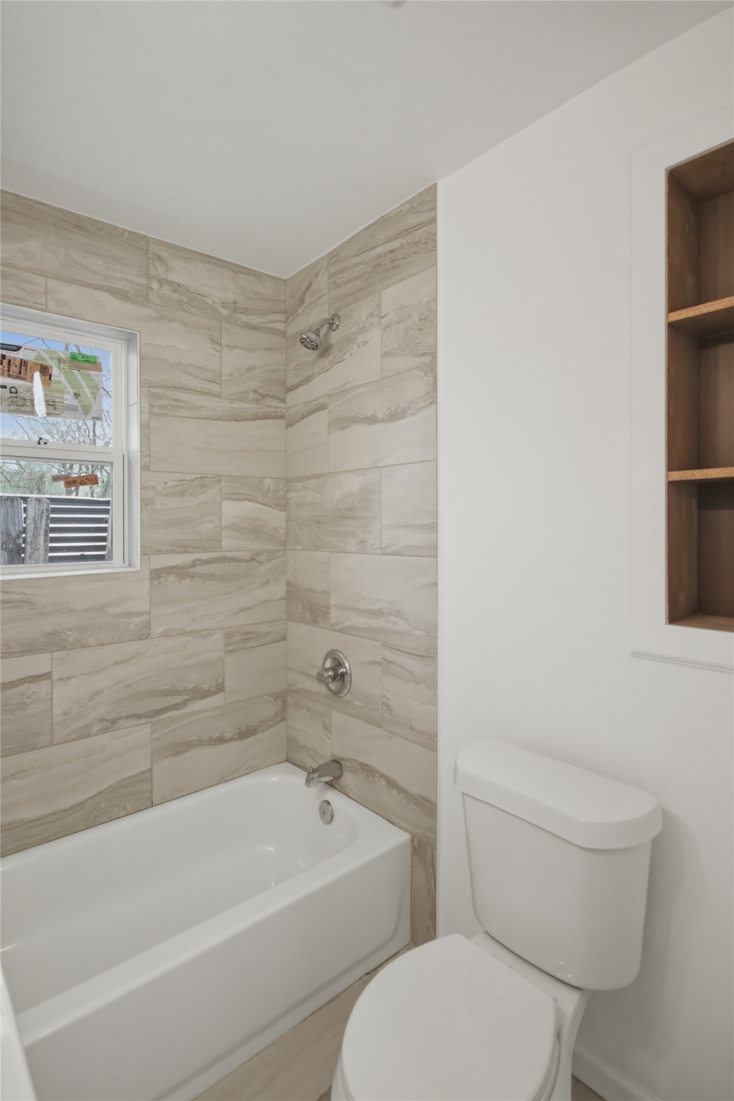 3518 Orange Street Houston, TX 77020 - Photo 20 of 27 a bathroom with a toilet and a bathtub