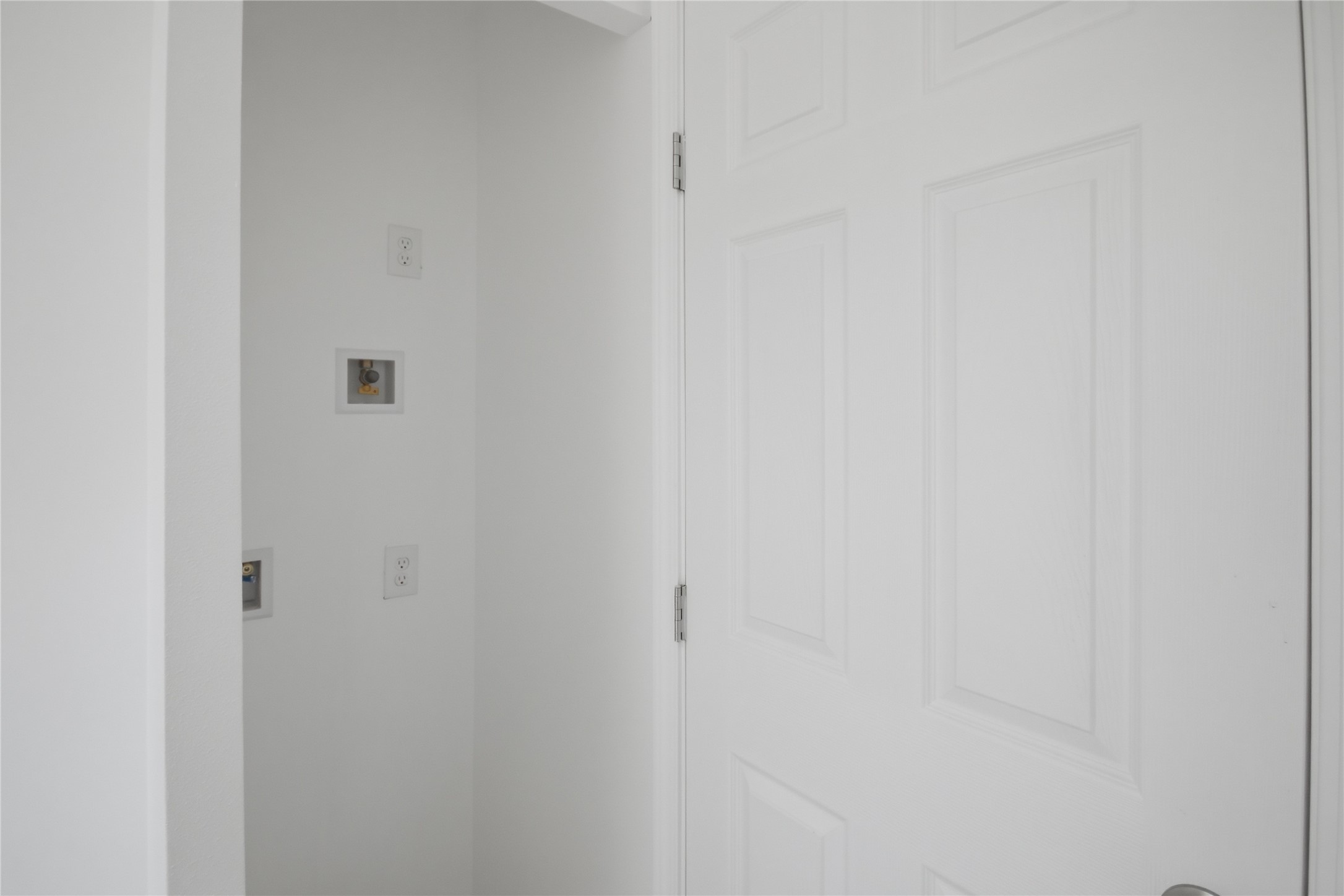 3518 Orange Street Houston, TX 77020 - Photo 26 of 27 a close up view of a closet