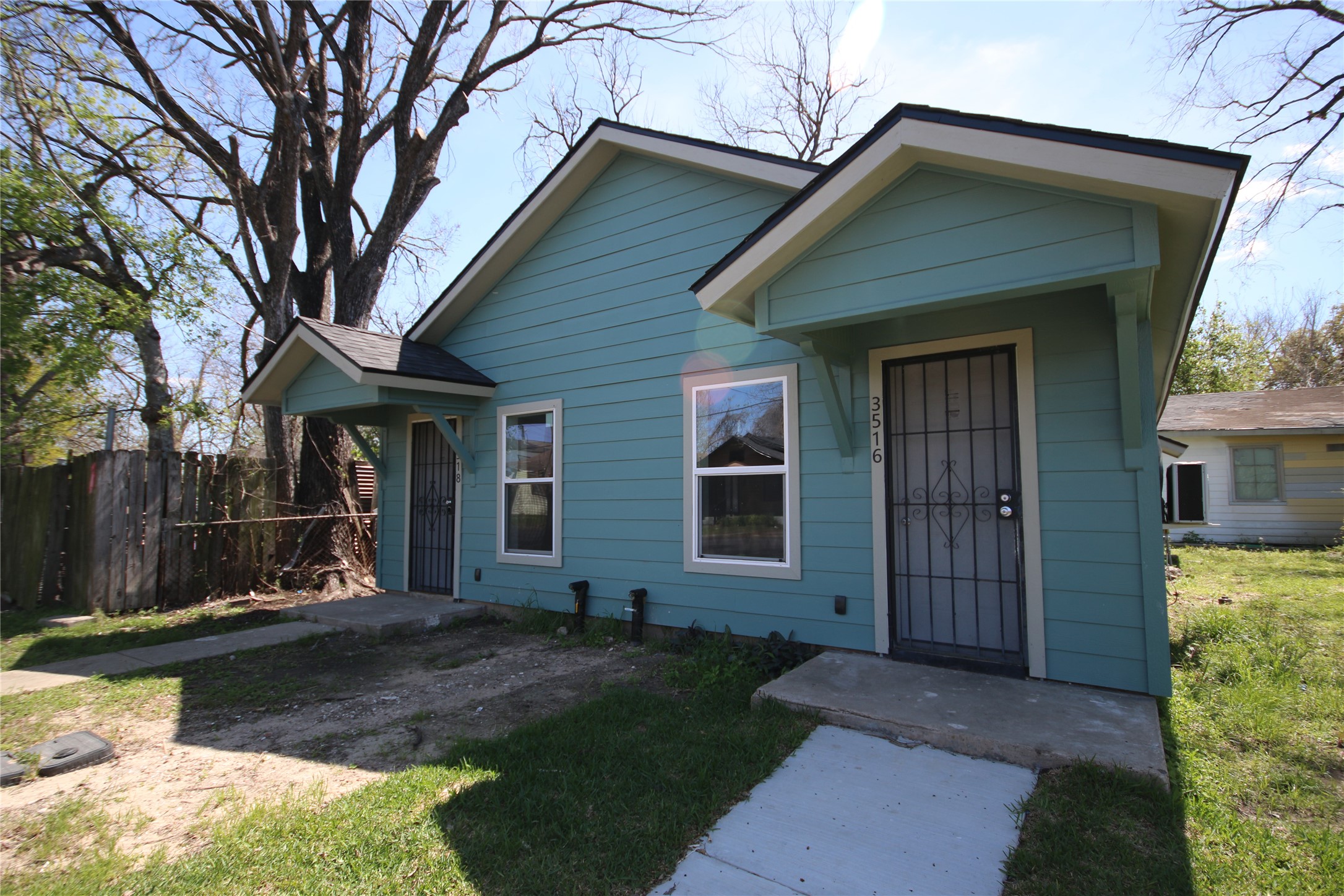 3518 Orange Street Houston, TX 77020 - Photo 4 of 27 a front view of a house with garden