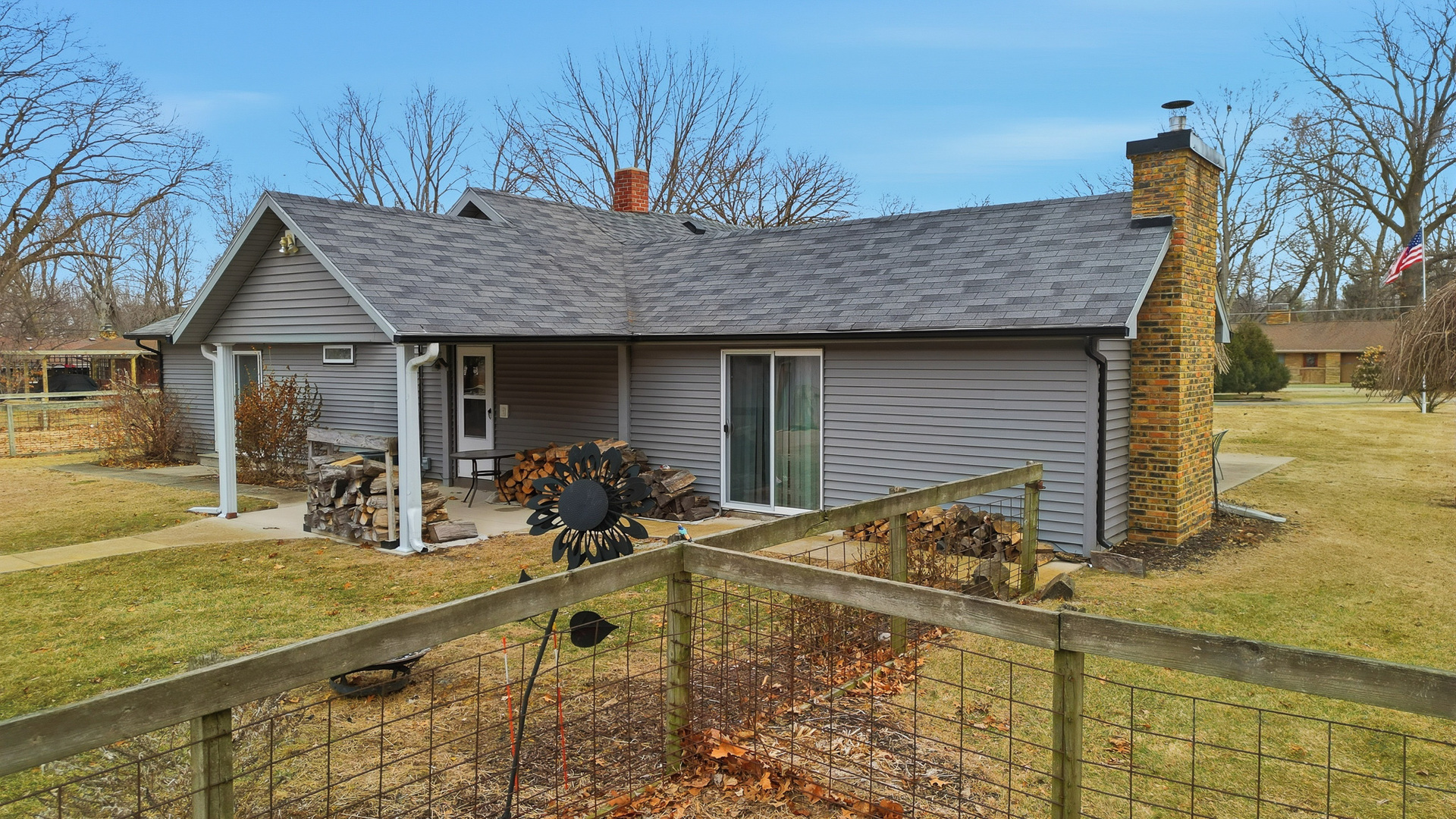 1307 Sinnissippi Road Sterling, IL 61081 - Photo 9 of 33