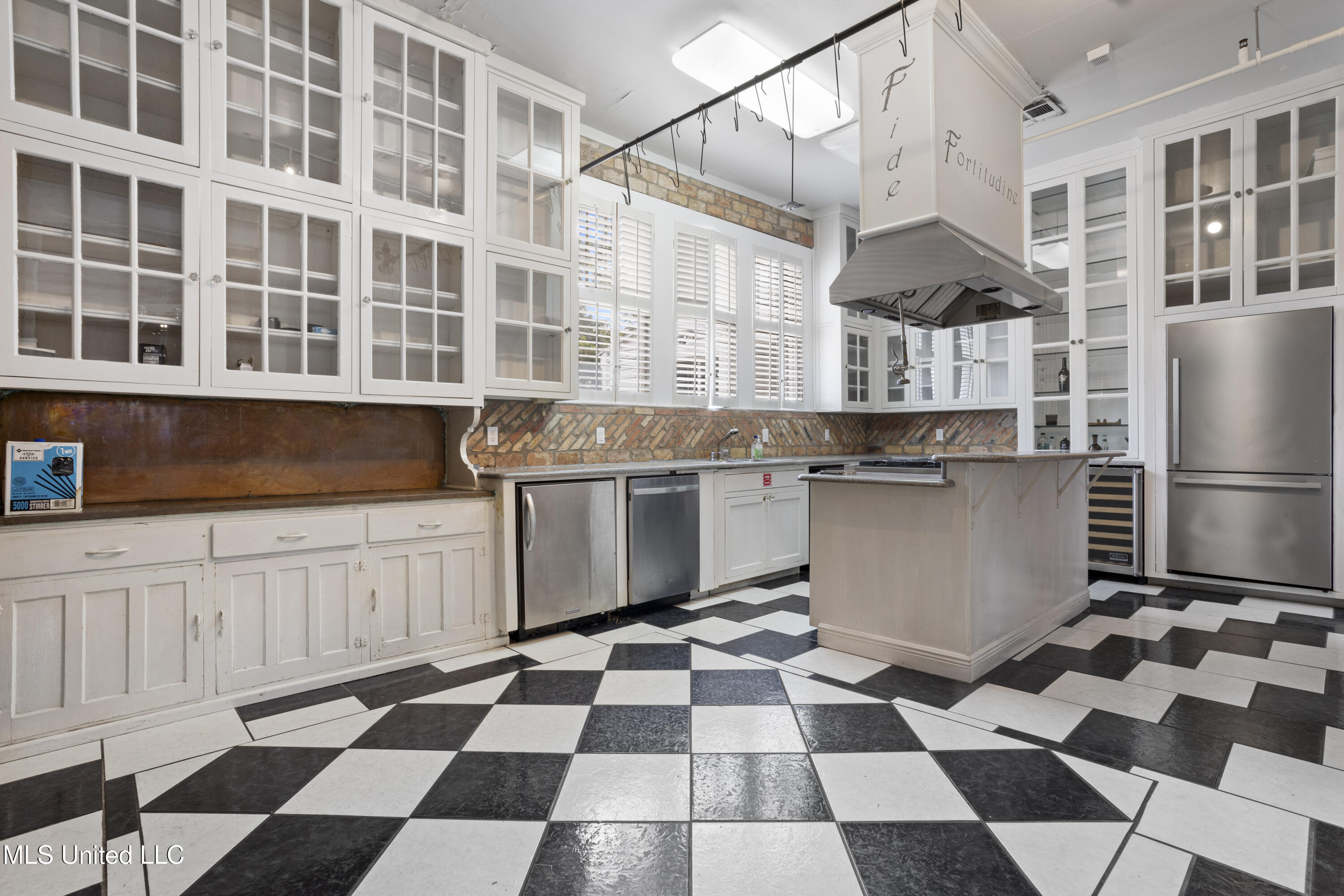 1012 Beach Boulevard Biloxi, MS 39530 - Photo 15 of 45 0016