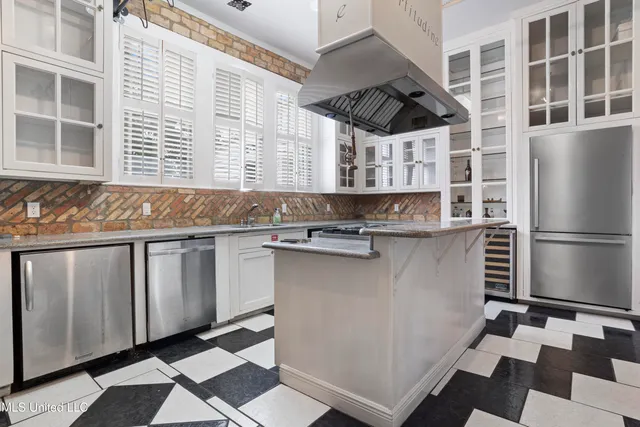 $859,000 | 1012 Beach Boulevard, Biloxi, MS 39530