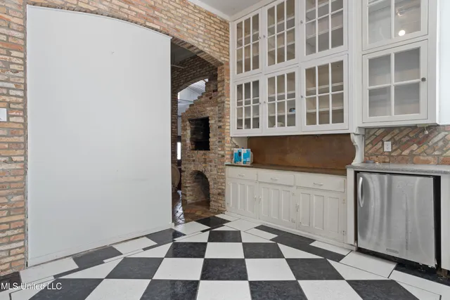 $859,000 | 1012 Beach Boulevard, Biloxi, MS 39530