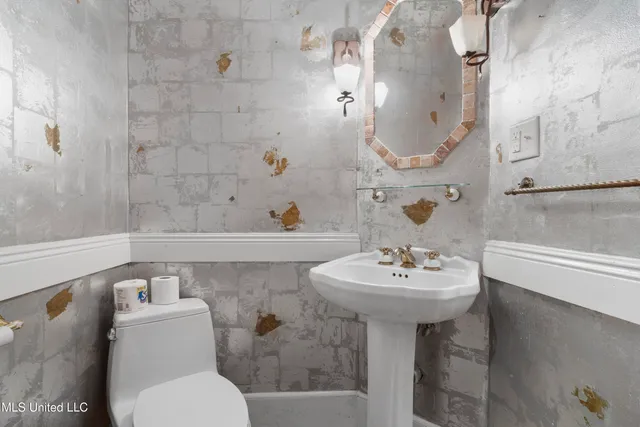 $859,000 | 1012 Beach Boulevard, Biloxi, MS 39530