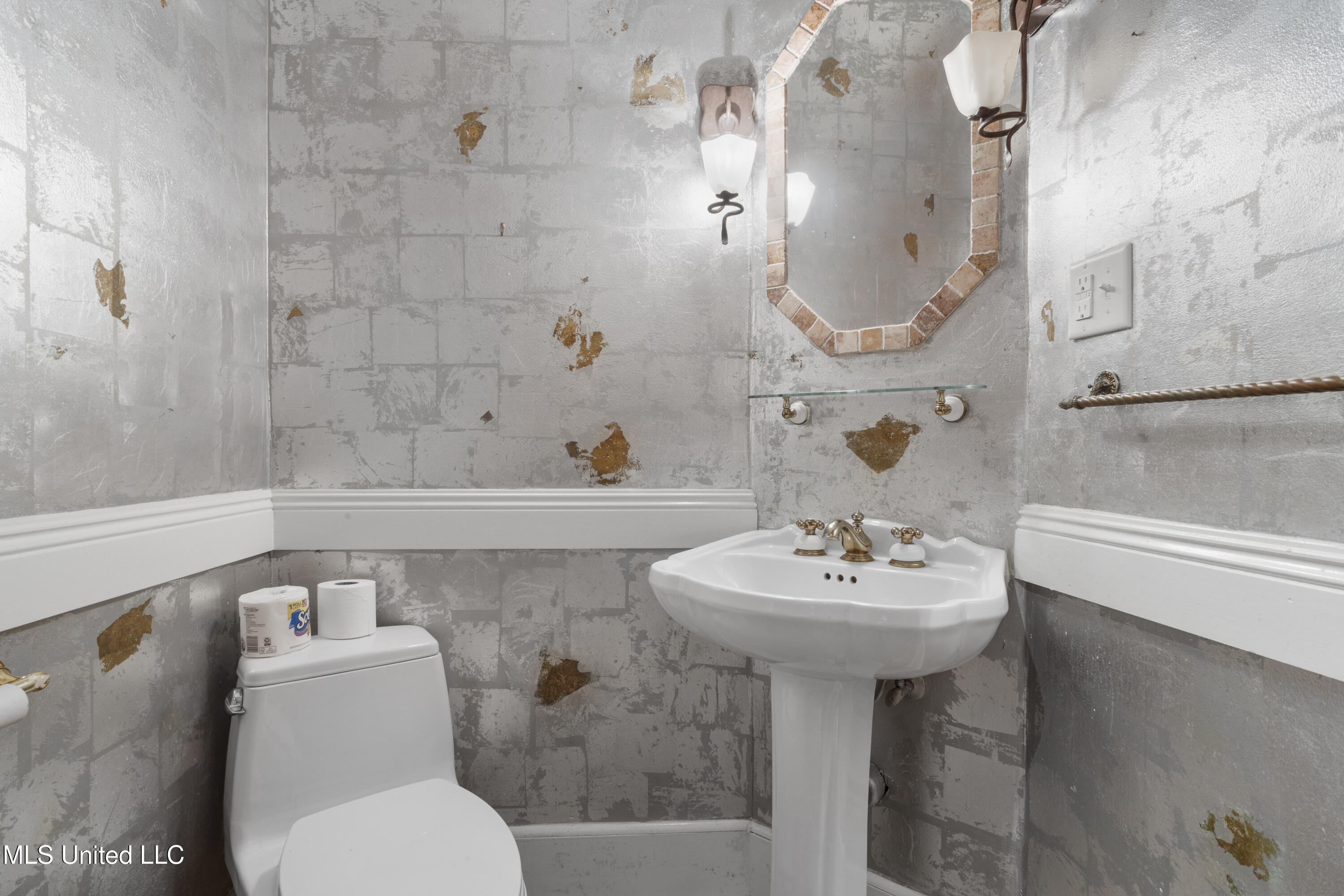 1012 Beach Boulevard Biloxi, MS 39530 - Photo 21 of 45 0022