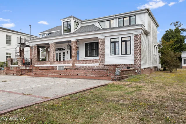 $859,000 | 1012 Beach Boulevard, Biloxi, MS 39530