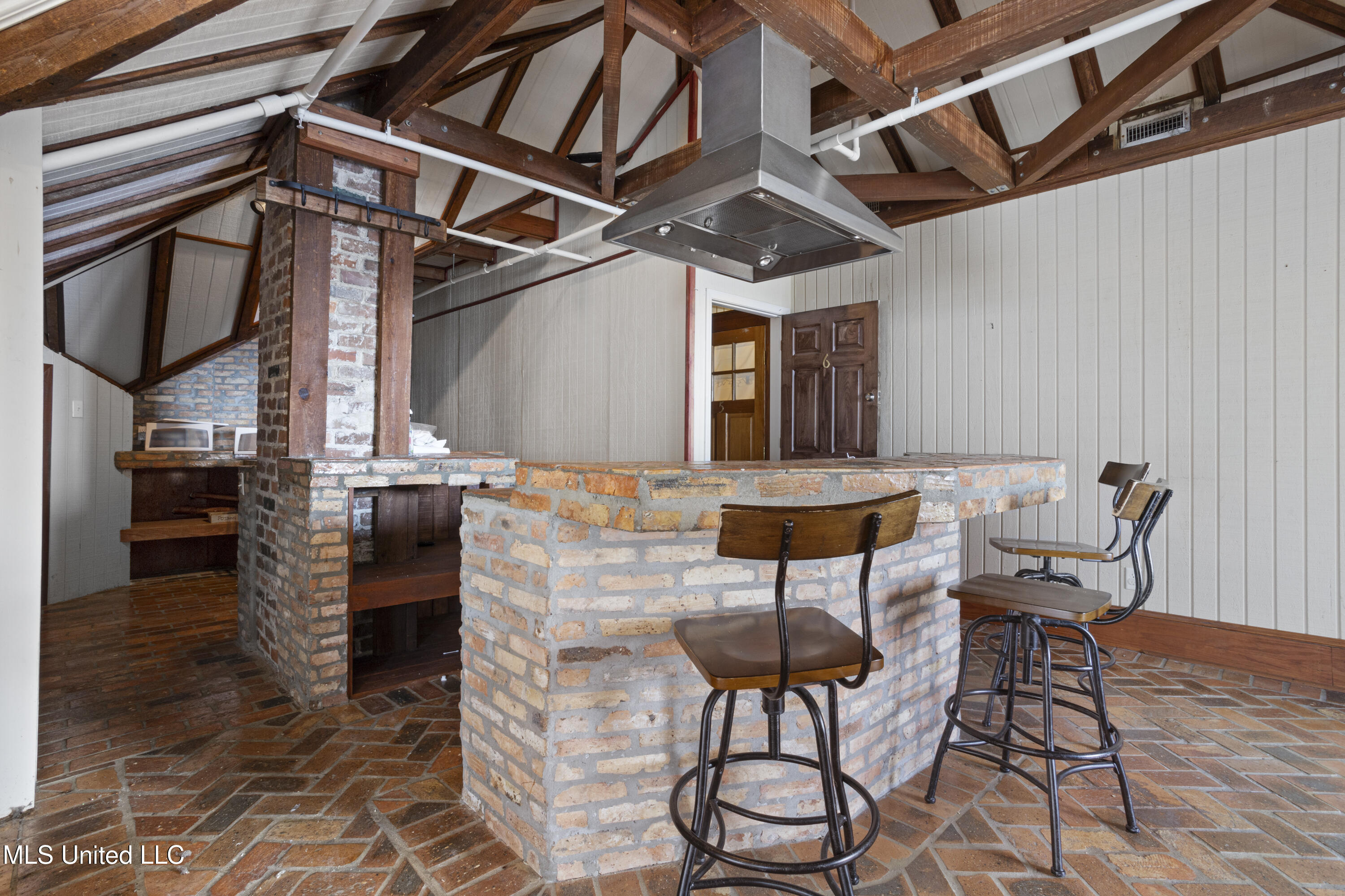 1012 Beach Boulevard Biloxi, MS 39530 - Photo 37 of 45 0038