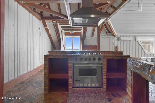 $600,000 | 1012 Beach Boulevard, Biloxi, MS 39530