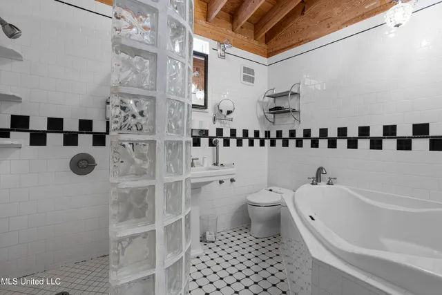 $859,000 | 1012 Beach Boulevard, Biloxi, MS 39530