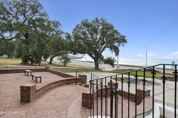 $600,000 | 1012 Beach Boulevard, Biloxi, MS 39530