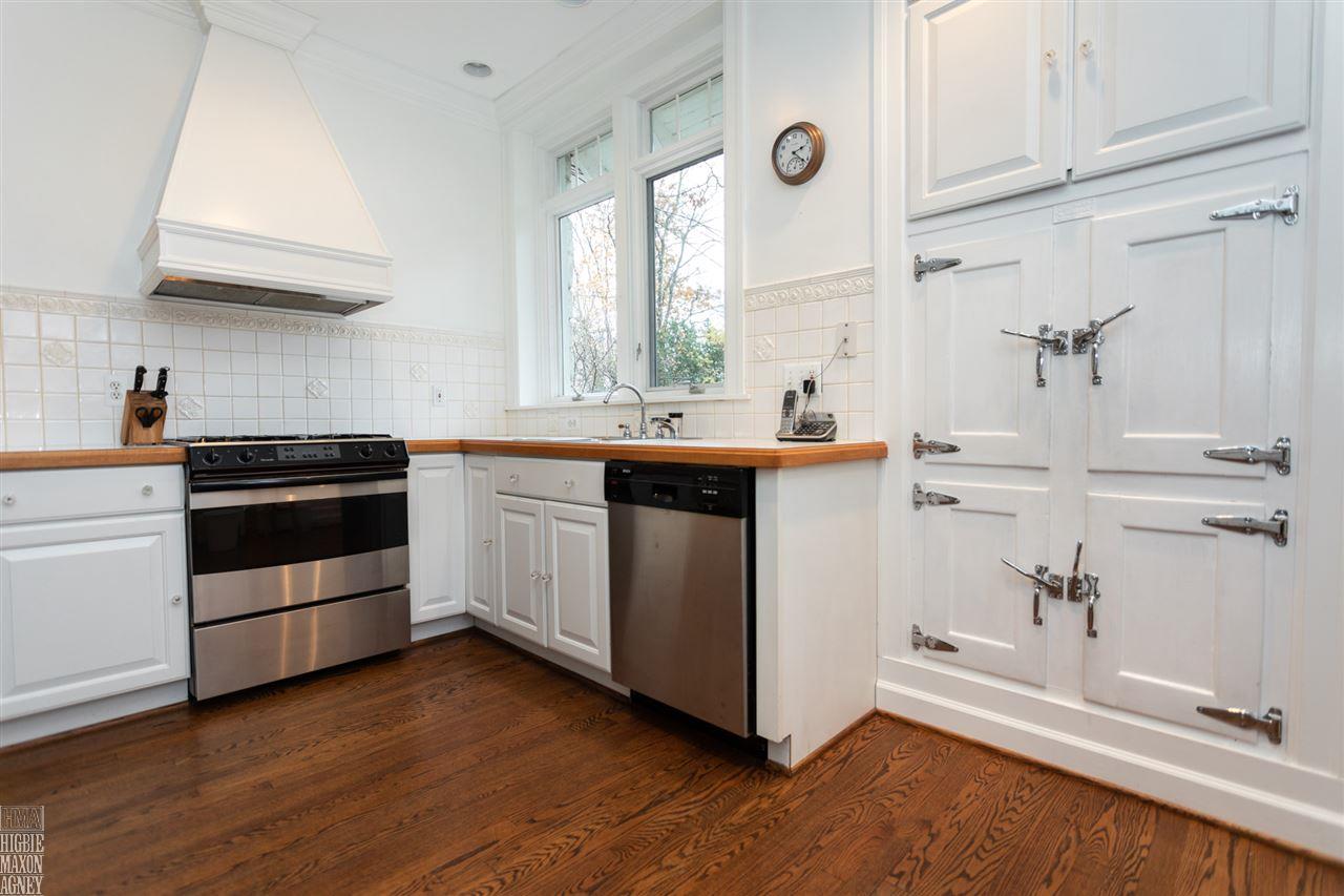 157 Ridge Road Grosse Pointe, MI 48236 - Photo 7 of 27 31365939-6.JPG