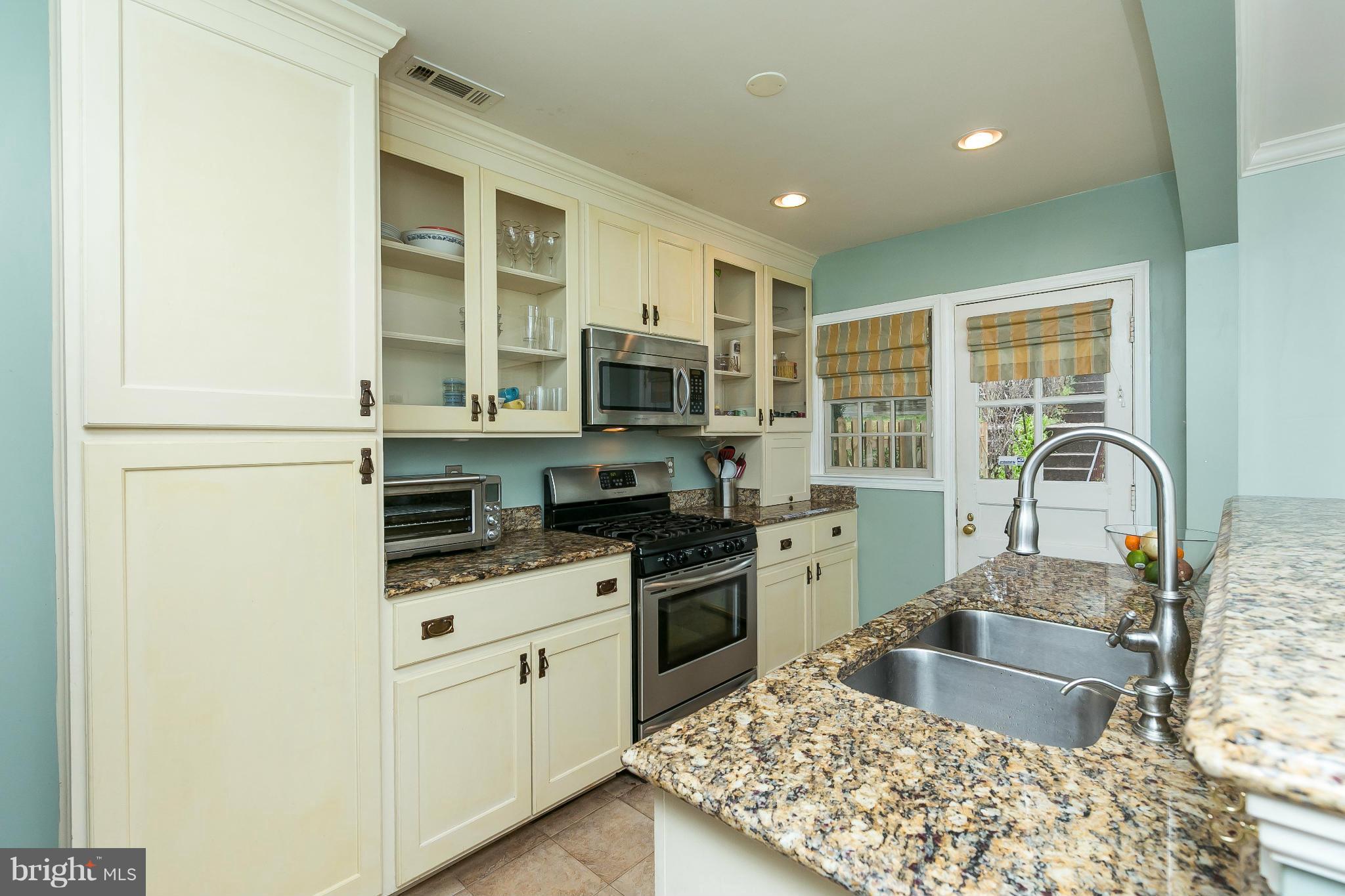 1214 Roundhill Road Baltimore, MD 21218 - Photo 15 of 30 Kitchen