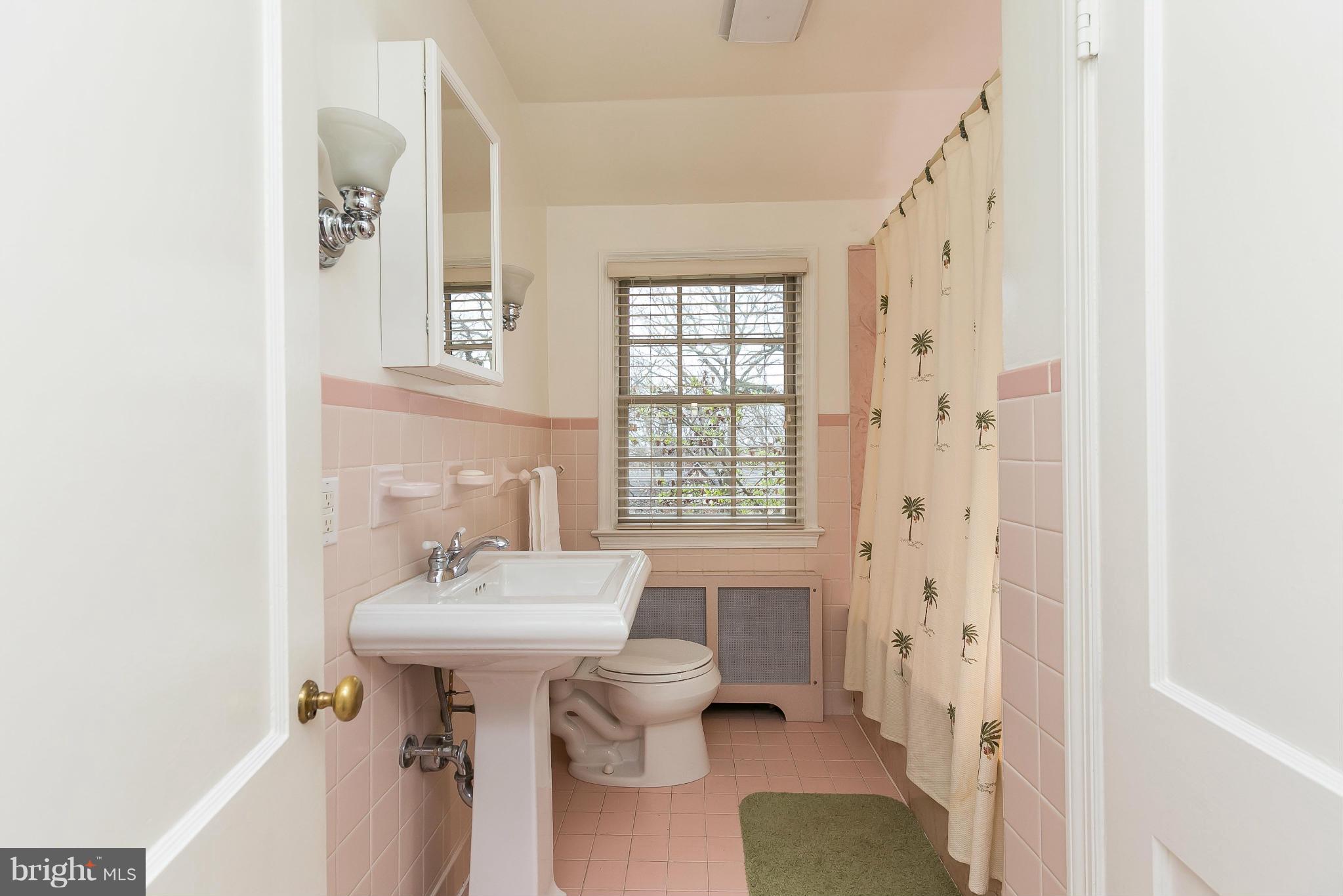 1214 Roundhill Road Baltimore, MD 21218 - Photo 22 of 30 Bath