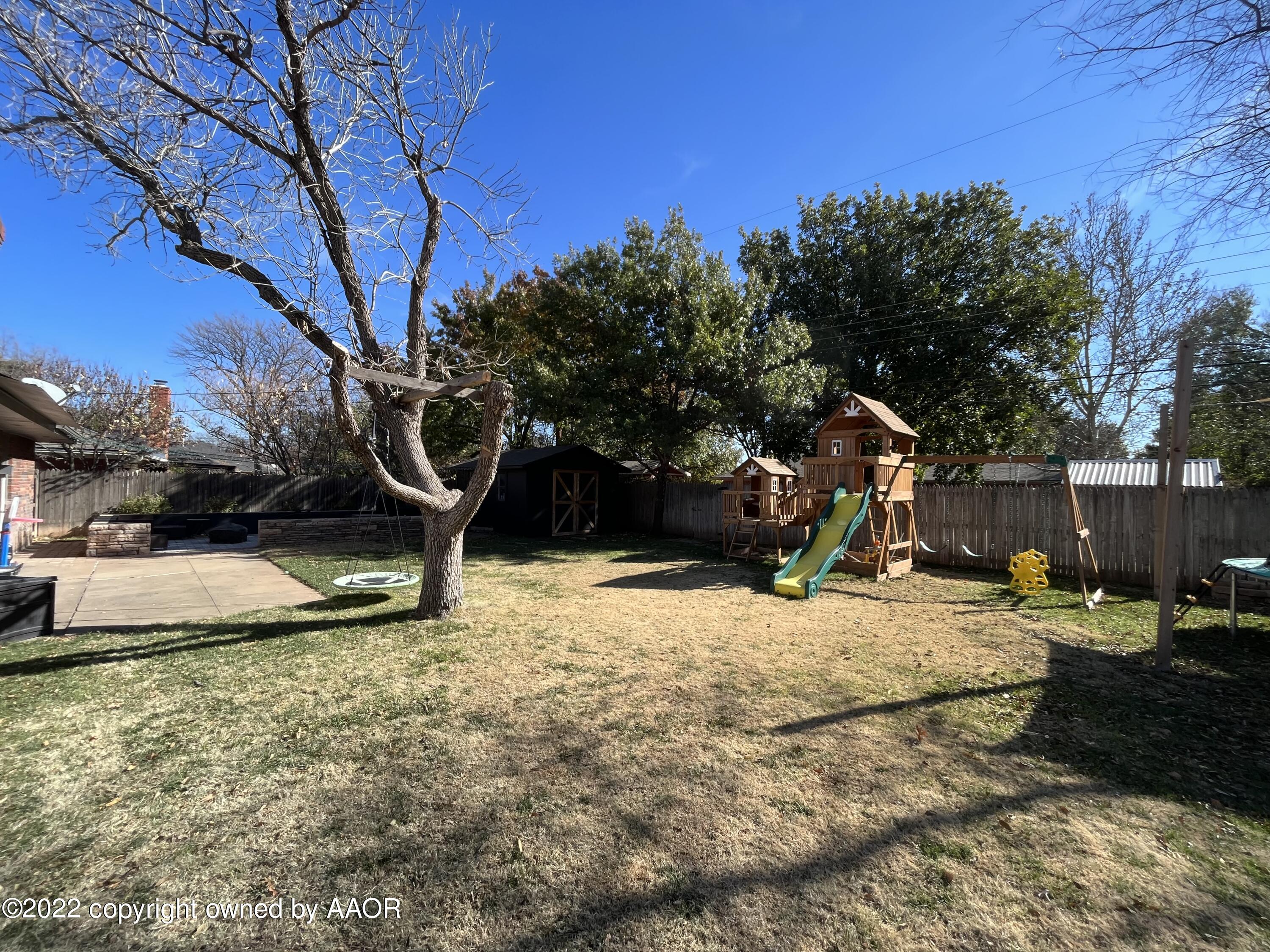 6111 Calumet Road Amarillo, TX 79106 - Photo 33 of 34 a view of a yard with a tree