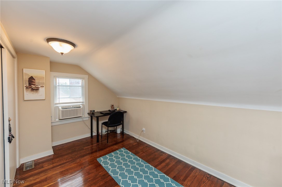 2199 Barrington Road Cleveland, OH 44118 - Photo 42 of 50