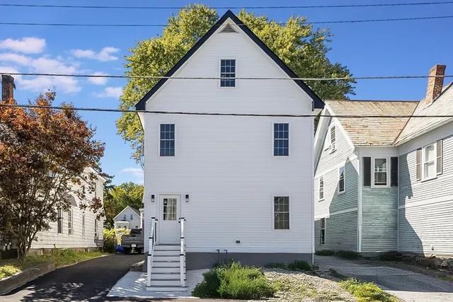 a view of a back yard of the house