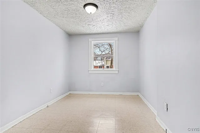 $1,700 | 302 Kellogg Street, Unit 1, Syracuse, NY 13204