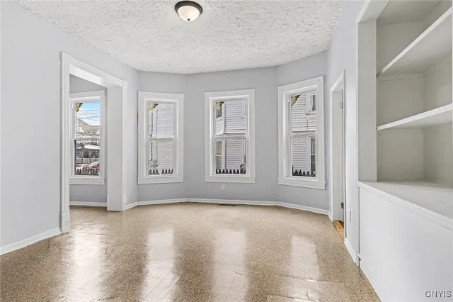 $1,700 | 302 Kellogg Street, Unit 1, Syracuse, NY 13204