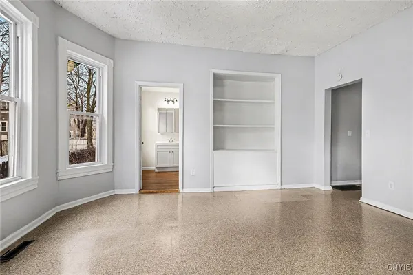 $1,700 | 302 Kellogg Street, Unit 1, Syracuse, NY 13204
