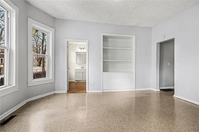 $1,700 | 302 Kellogg Street, Unit 1, Syracuse, NY 13204