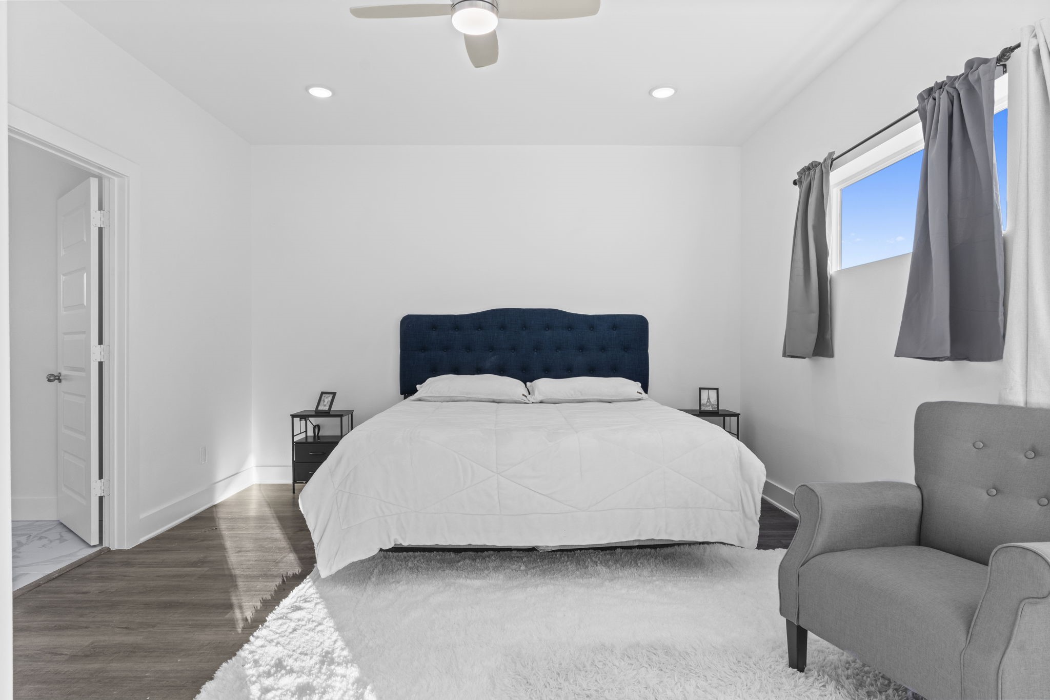 6721 St Augustine Street Houston, TX 77021 - Photo 24 of 45 Elegant primary bedroom with large windows and abundant natural light.